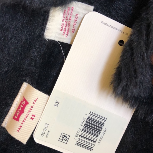 Levi’s Woman’s Betty Cardigan Sweater in Black Fuzzy Texture Supper Soft Size XS - Picture 10 of 12